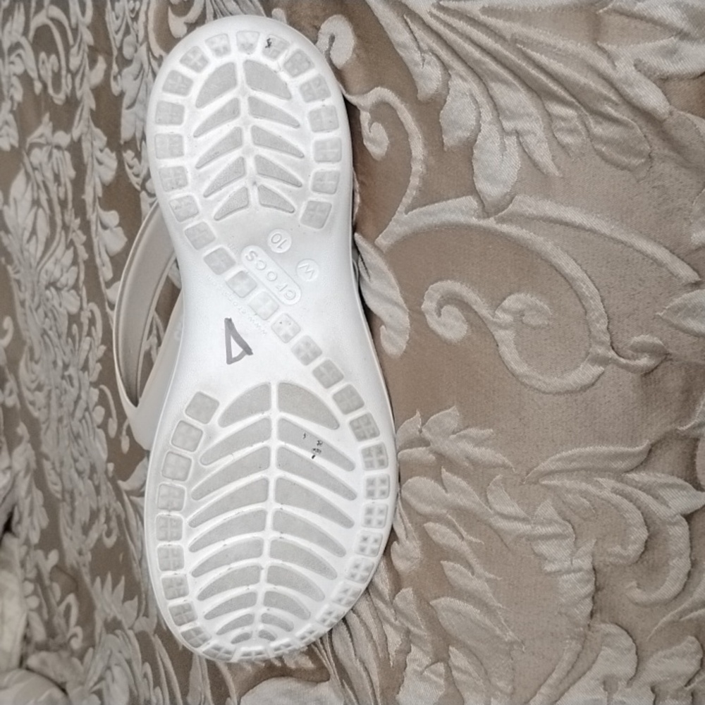 CROCS Women's Tan Sandals Size 10 EUC - Picture 4 of 4